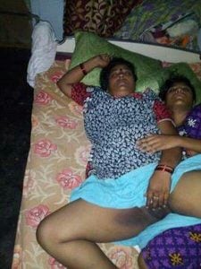 தூங்கும் பொழுது கூதியில் கை