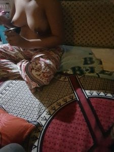 பால் தரும் ஹாட் முலை 