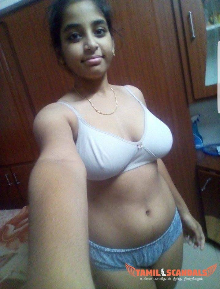 செக்ஸ்ய் வெள்ளை பிரா