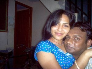 வெட்கத்துடன் கொண்ட சிரிப்பு