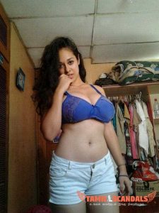 மாடல் மங்கை ஆடை கழற்றுதல்