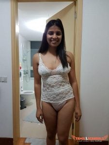 விடுதி அரை முலை அழகிகள்