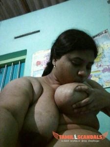 இறுக்கமாக முளையிர்க்கு முத்தம் 