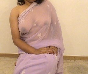 நிர்வாண புடவை 