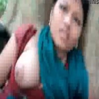 முலையை காண்பித்து மூடு ஏற்றுகிறாள்