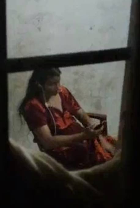 பாவாடை தூக்கி காட்டும் அக்கா ஆபாசம்