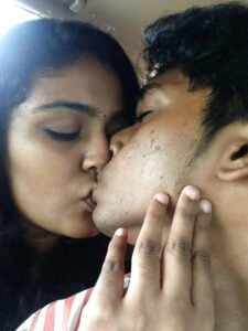 தமிழ் லிப்லாக் கிஸ் போட்டோ