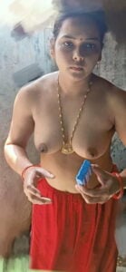 தமிழ் வீட்டு மனைவி குளியல் படம்