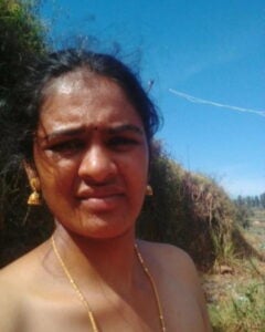 ஆண்ட்டி அவுட் டோர் நியூட் போட்டோ