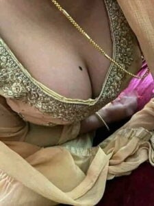 முலை மச்சம் ஆன்டி