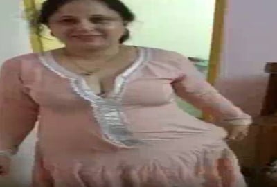 பக்கத்துக்கு வீட்டு மாமியின் புண்டை காமசுகம்