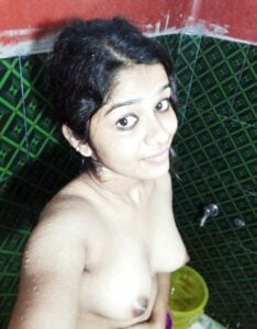 பாத்ரூம் ஓல் பெண்