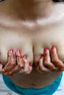 பெருத்த கொழுத்த மார்பக வீடியோ