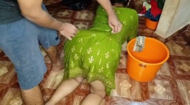 கிட்சன் சுத்தம் செய்த வேலைக்காரி ஓத்த HD வீடியோ