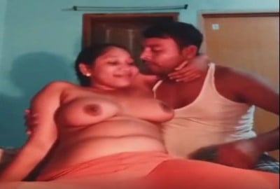 பக்கத்துக்கு வீட்டு ஆண்டியின் ரொமாண்டிக் காமப்படம்