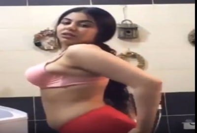 அழகிய கல்லூரி பெண்ணின் அழகிய ஆபாசம்