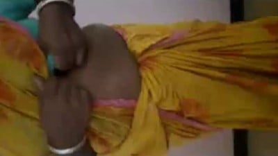 அம்மா ரவுண்டு முலை பாவாடை துக்கும் மகன்