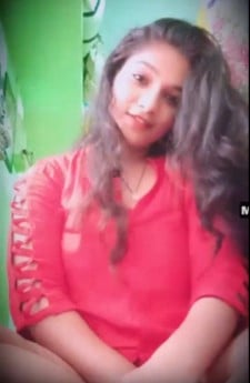 ரோஜா பெண்ணின் ஆடை கழற்றும் ஆபாசம்