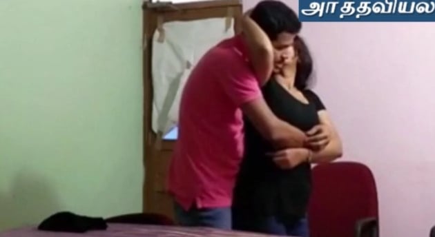 காலேஜ் பெண் அறியர் எக்ஸாம் எழுந்த வந்த பொழுது ஆபீஸ் ஓல்