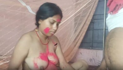 ஹோலி கொண்டாடும் மனைவியுடன் மேட்டர் காமப்படம்