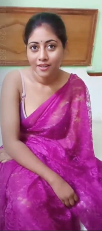 சீரியல் நடிகை சாரி செக்ஸ் படம்