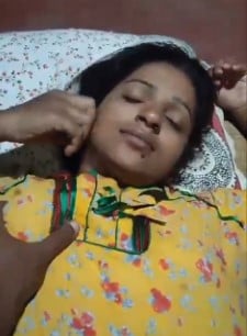 தங்கையின் புண்டை தடவும் இதமான காமப்படம்