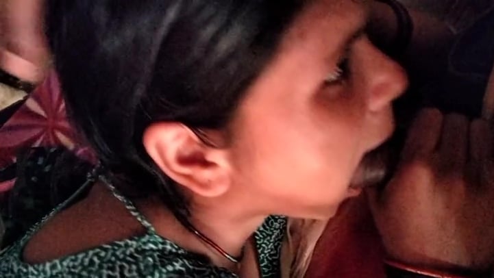 பள்ளு படாமல் தந்தை பூல் சப்பும் மகள்