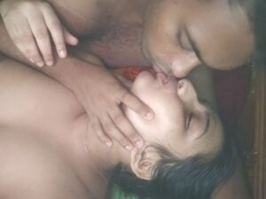 லிப்லாக் கிஸ் அடிக்கிறான்