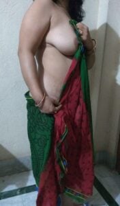 ஆன்டி சேலை மாற்றும் போட்டோ