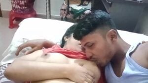தமிழ் ஆண்ட்டி முலை சப்பும் போட்டோ