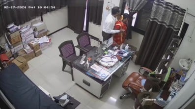 நோயாளி பொண்டாட்டி டாக்டர் கிளினிக் CCTV காட்சி