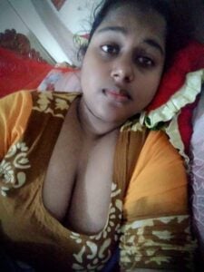 தமிழ் செக்ஸி கேர்ள் பூப்ஸ்