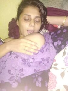 தமிழ் லேடி முலை சப்பல்