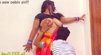 வேலைக்காரி பாபி குனியவுட்டு ஓக்கும் ஓனர் பையன்