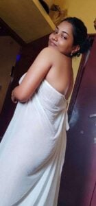 தமிழ் பெண் ஈரமான டவல்