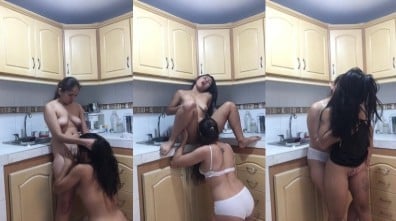 ஆபீஸ் லெஸ்பியன் லேடீஸ் வீட்டில் புண்டை நக்கும் படம்