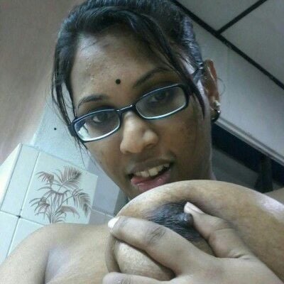 மார்பகத்துடன் விளையாட்டு