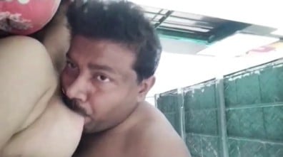 50வயது அங்கிள் நண்பன் மகளுடன் மேட்டர் அடிக்கிறார்