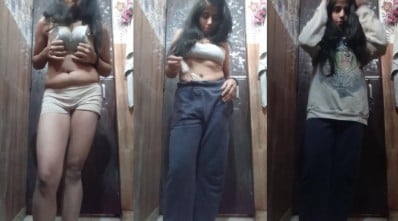 கல்லுரி கன்னிப்பெண் ஆடை கழட்டி முலை பிசையும் MMS