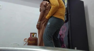 நண்பன் அக்காவை தேத்தி பிரிட்ஜ் ஓரமாக ஓத்தேன்