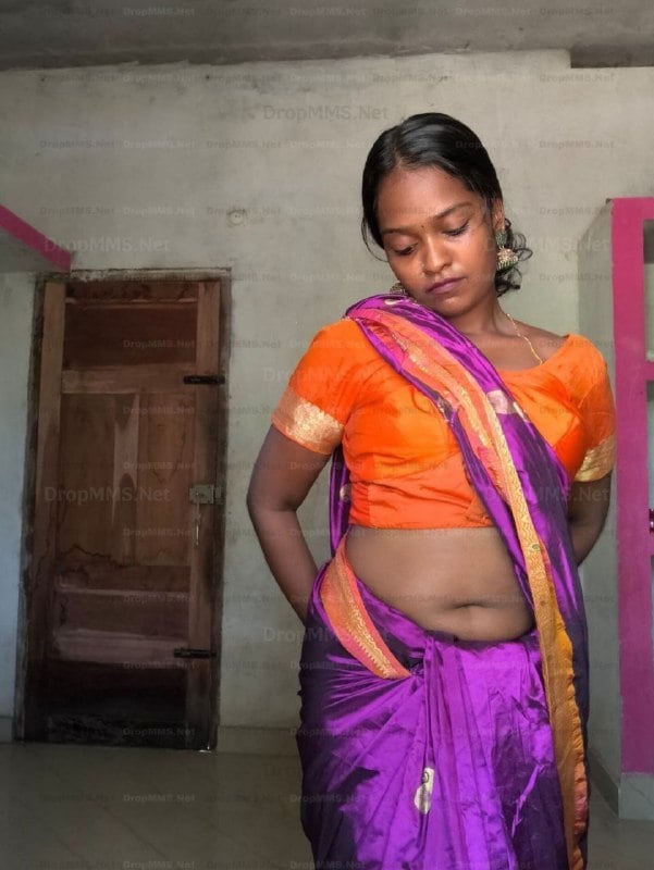 சாரியில் அசத்தும் கவர்ச்சி ஆண்டி