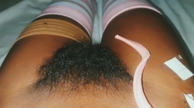 சென்னை மாடர்ன் பெண்ணின் காடு போன்ற கூதி முடிகள்