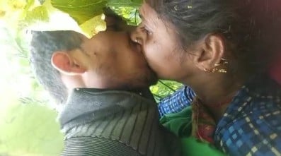 விவசாய நிலத்தில் ஆன்டி படுக்கப்போட்டு காமமுத்தம்