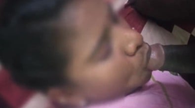 கல்யாணமாகாத பையனின் பூலை சப்பும் தேவிடியா அம்மா