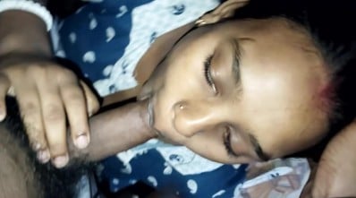 தேவிடியா அண்ணி சுன்னி சப்புவதில் மும்முரம் காட்டினால்