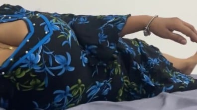 செக்ஸ் மூடில் தூங்கும் அண்ணியை காமப்படம் எடுத்தேன்