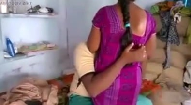 கிராமத்து பெண் அரிசி மில் ரூமில் ரொமான்ஸ் செய்கிறாள்