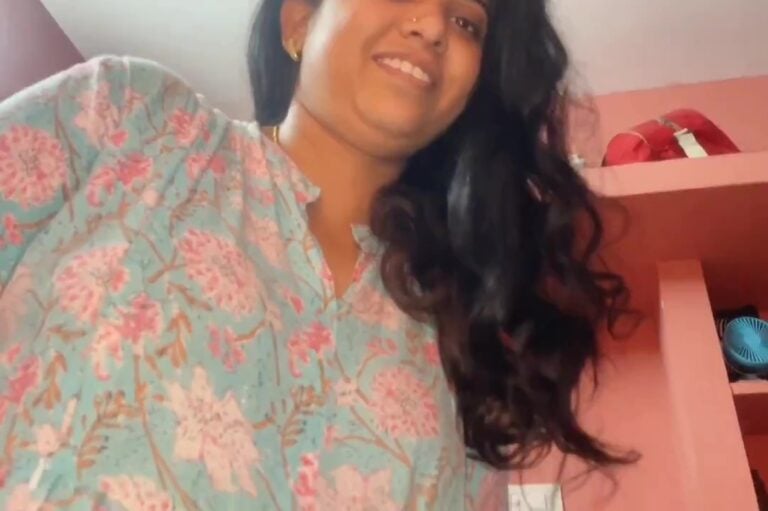 பக்கத்துவீட்டு ஹேமலதா ஆன்டி பேசியே மயக்கி விடுகிறாள்